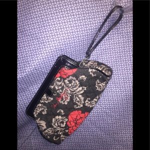 Vera Bradley’s Cotton Floral Wristlet 🧲 Closure